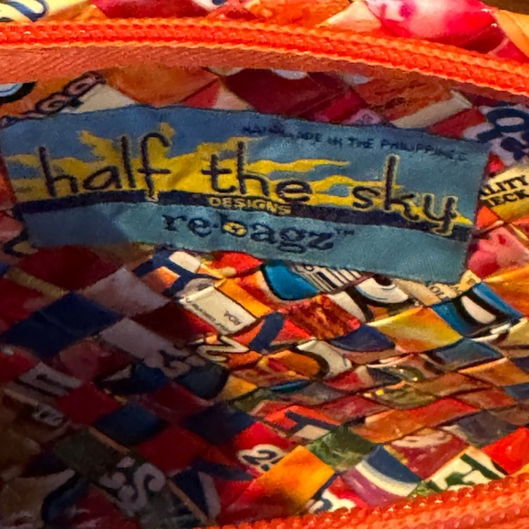 Half the sky designs rebagz recycled woven candy wrapper wristlet size 7x5.5” - Picture 3 of 6